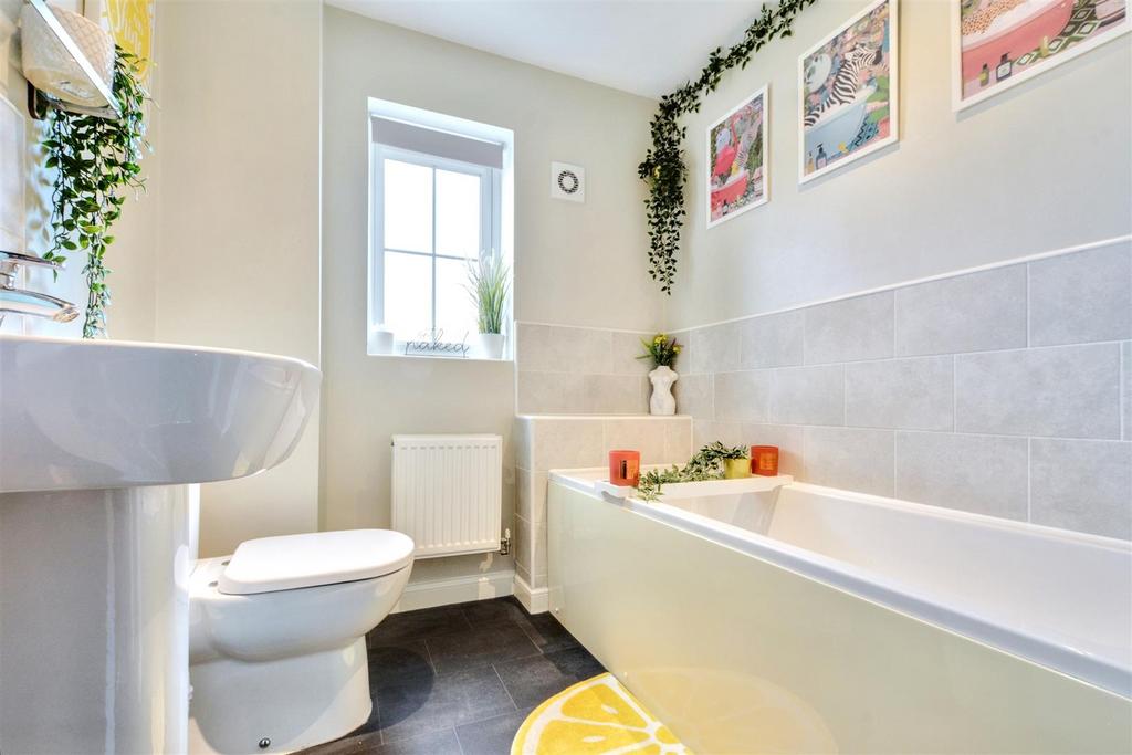 Bathroom 2.jpeg