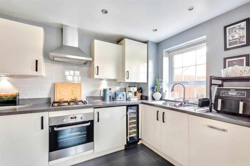 Kitchen 1.jpeg