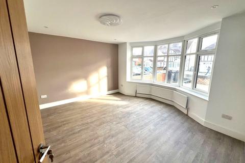 6 bedroom semi-detached house to rent, The Crossways, Hounslow, Greater London, TW5