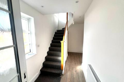 6 bedroom semi-detached house to rent, The Crossways, Hounslow, Greater London, TW5