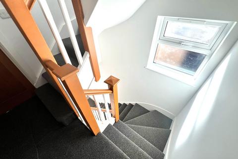 6 bedroom semi-detached house to rent, The Crossways, Hounslow, Greater London, TW5