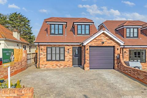 4 bedroom detached house for sale, Great Berry Lane, Basildon SS16