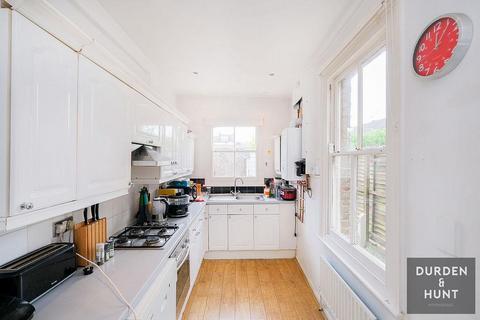 2 bedroom terraced house to rent, Princes Road, Buckhurst Hill, IG9