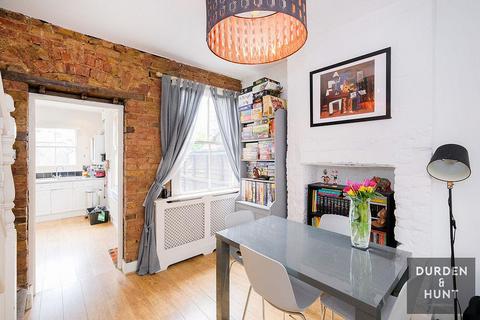 2 bedroom terraced house to rent, Princes Road, Buckhurst Hill, IG9