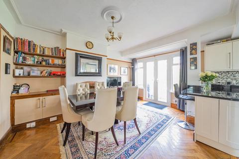 46 Chanctonbury Way, London, N12 7JD
