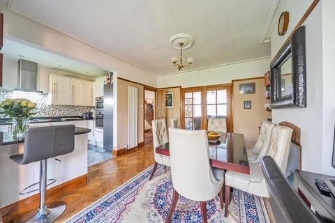 46 Chanctonbury Way, London, N12 7JD