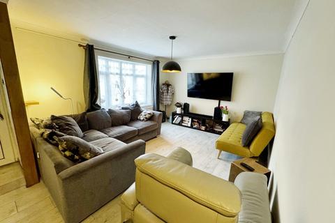 107 Chiltern Gardens, Dawley, Telford, TF4 2QJ