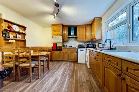 107 Chiltern Gardens, Dawley, Telford, TF4 2QJ