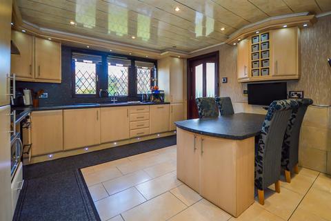 4 bedroom detached house for sale, The Nook, Wakefield WF3