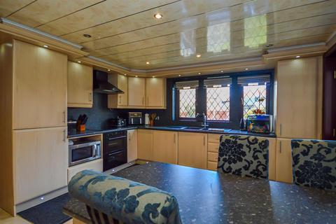 4 bedroom detached house for sale, The Nook, Wakefield WF3