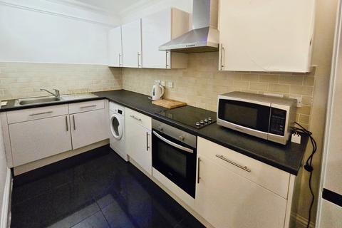 3 bedroom apartment for sale, The Broadway, Totland Bay, Isle of Wight