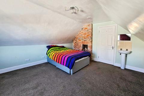 3 bedroom apartment for sale, The Broadway, Totland Bay, Isle of Wight