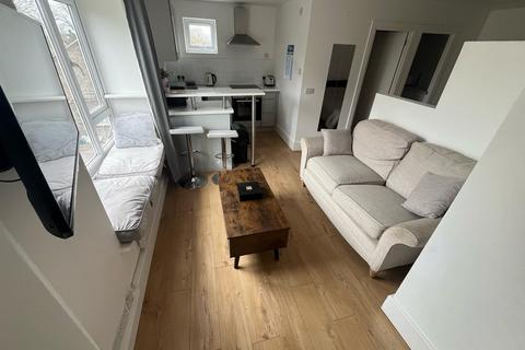 1 bedroom flat to rent, Uxbridge, UB8 3UD
