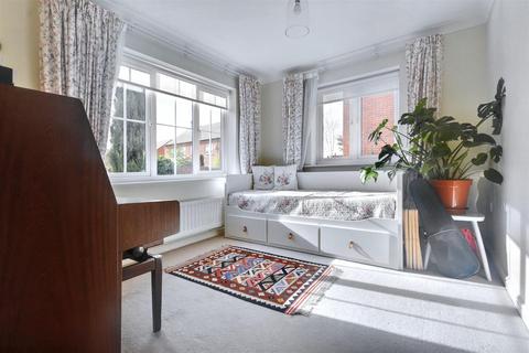 5 Bramwell Drive, Bramcote, Nottingham, NG9 3ST