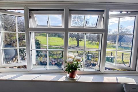 33 Manorside Close, London, SE2 9HD