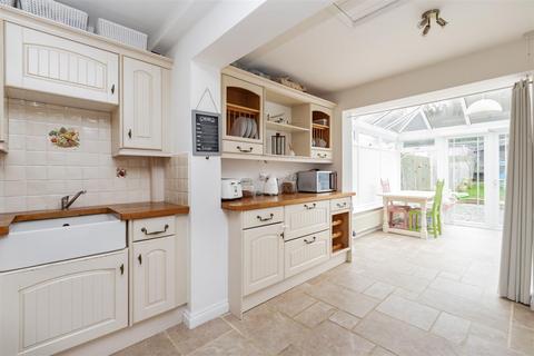 12 Fairview, Fawkham, Longfield, DA3 8NR