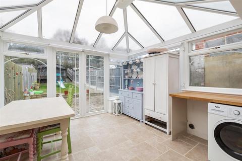 12 Fairview, Fawkham, Longfield, DA3 8NR
