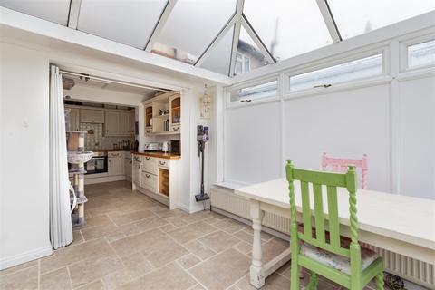 12 Fairview, Fawkham, Longfield, DA3 8NR