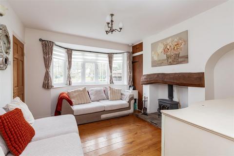 12 Fairview, Fawkham, Longfield, DA3 8NR