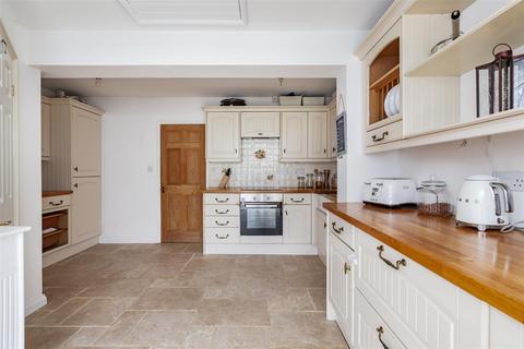 12 Fairview, Fawkham, Longfield, DA3 8NR