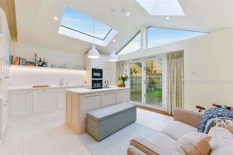 44 Faraday Road, London, SW19 8PD
