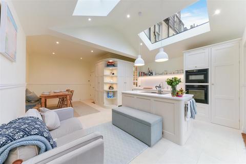 44 Faraday Road, London, SW19 8PD