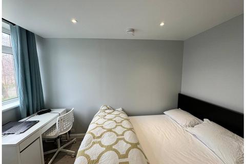 4 bedroom house to rent, Guildford Park Avenue, Guildford