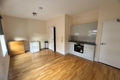 Studio to rent, Regents Park Road, Finchley, N3