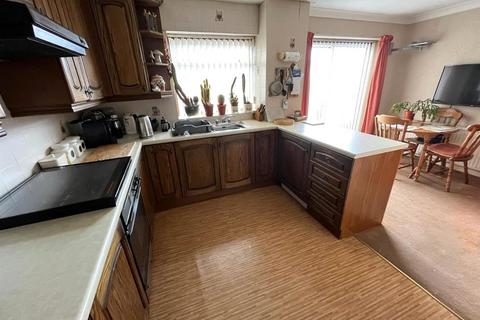 4 bedroom semi-detached house for sale, St. Albans Avenue, Ashton-Under-Lyne OL6
