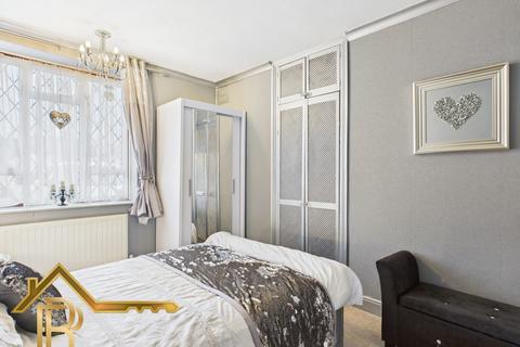 182 Chippenham Road, Romford, RM3 8HT