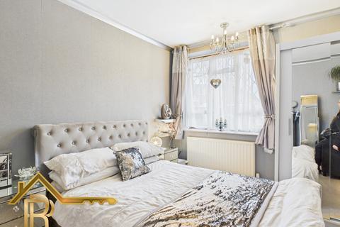 182 Chippenham Road, Romford, RM3 8HT
