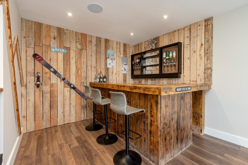 Bar & Pool Room