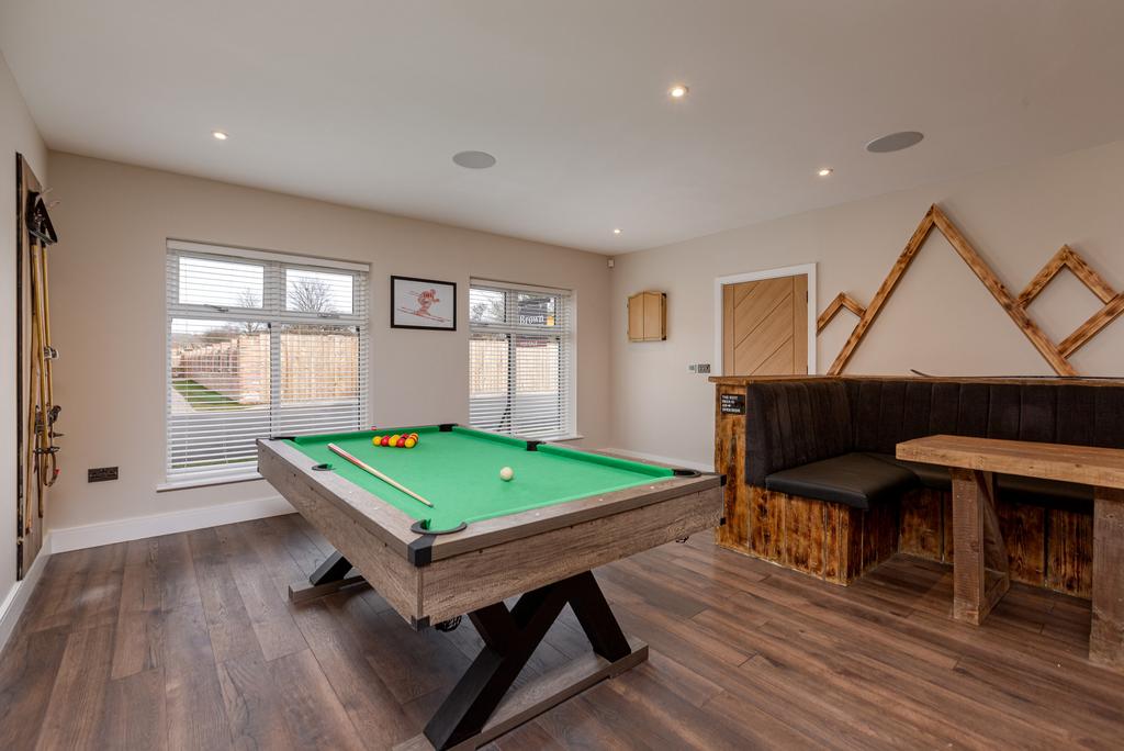 Bar & Pool Room