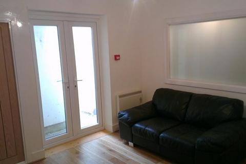 2 bedroom flat to rent, Clarendon Road Southsea PO4
