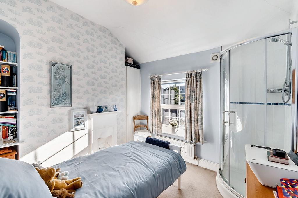 Bedroom 3 with shower