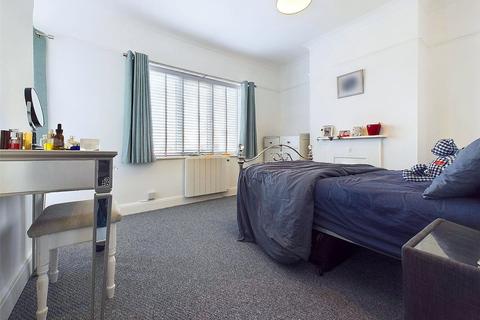 2 bedroom maisonette to rent, Wellington Gardens, Twickenham