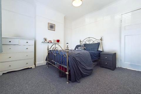2 bedroom maisonette to rent, Wellington Gardens, Twickenham