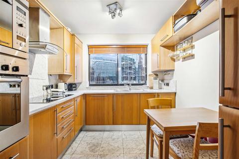 2 bedroom flat for sale, Sandringham House, Windsor Way, London, W14