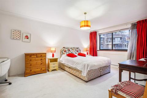 2 bedroom flat for sale, Sandringham House, Windsor Way, London, W14