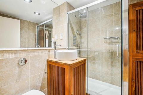 2 bedroom flat for sale, Sandringham House, Windsor Way, London, W14