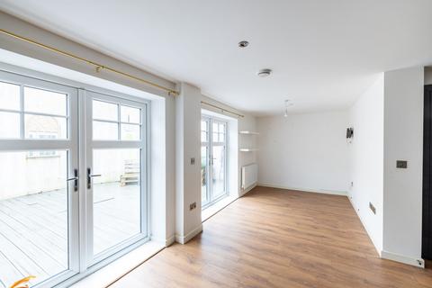 2 bedroom flat to rent, Coombe Road, Croydon, CR0