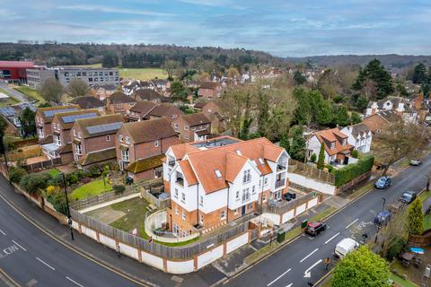 2 bedroom flat to rent, Coombe Road, Croydon, CR0