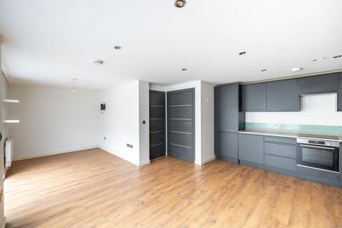 2 bedroom flat to rent, Coombe Road, Croydon, CR0
