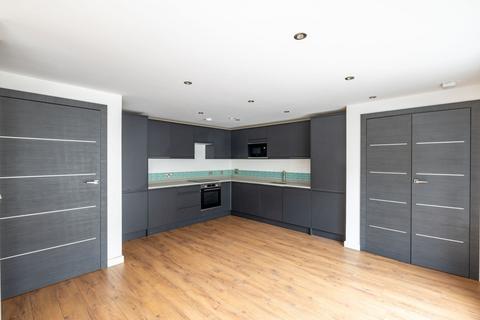 2 bedroom flat to rent, Coombe Road, Croydon, CR0