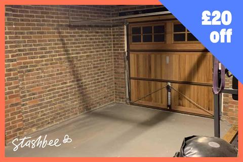 Garage to rent, Tinchurch Drive, Burgess Hill RH15