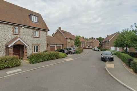 Garage to rent, Tinchurch Drive, Burgess Hill RH15