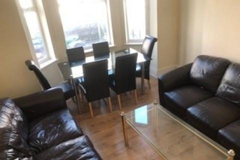 6 bedroom end of terrace house to rent, Moss Lane East, Manchester M14