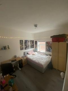 6 bedroom end of terrace house to rent, Moss Lane East, Manchester M14