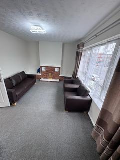 3 bedroom maisonette to rent, Waverley Road London, SL1
