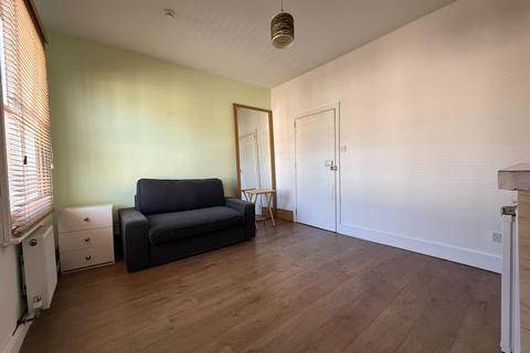 1 bedroom terraced house to rent, Burlington Road, Thornton Heath